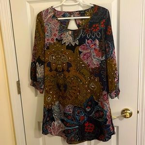 Rue21 Paisley & Abstract Floral Flowy Dress w/ unique back keyhole. Med. NWOT.
